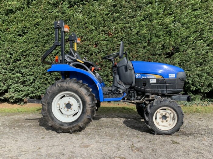 New Holland TC24D hydrostatic compact tractor