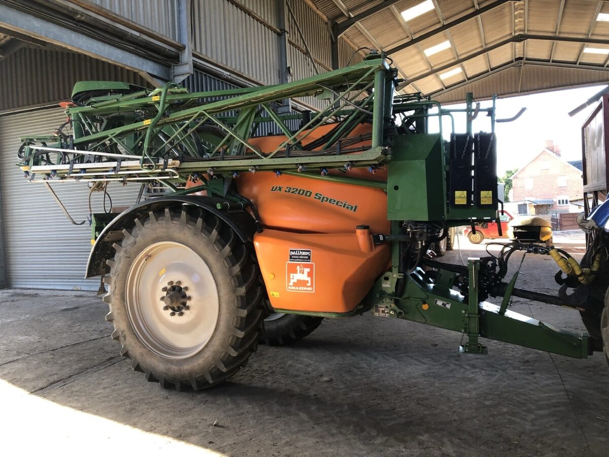 Amazone UX3200 Special 24 m trailed sprayer Pallisers of Hereford Ltd