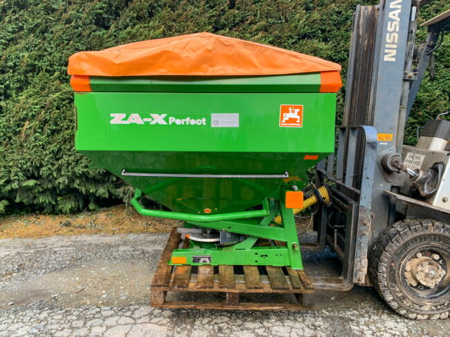 Amazone ZA-X 1402 fertiliser spreader