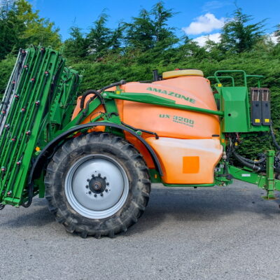 Amazone UX 3200 Special 24 metre trailed sprayer - Image 8