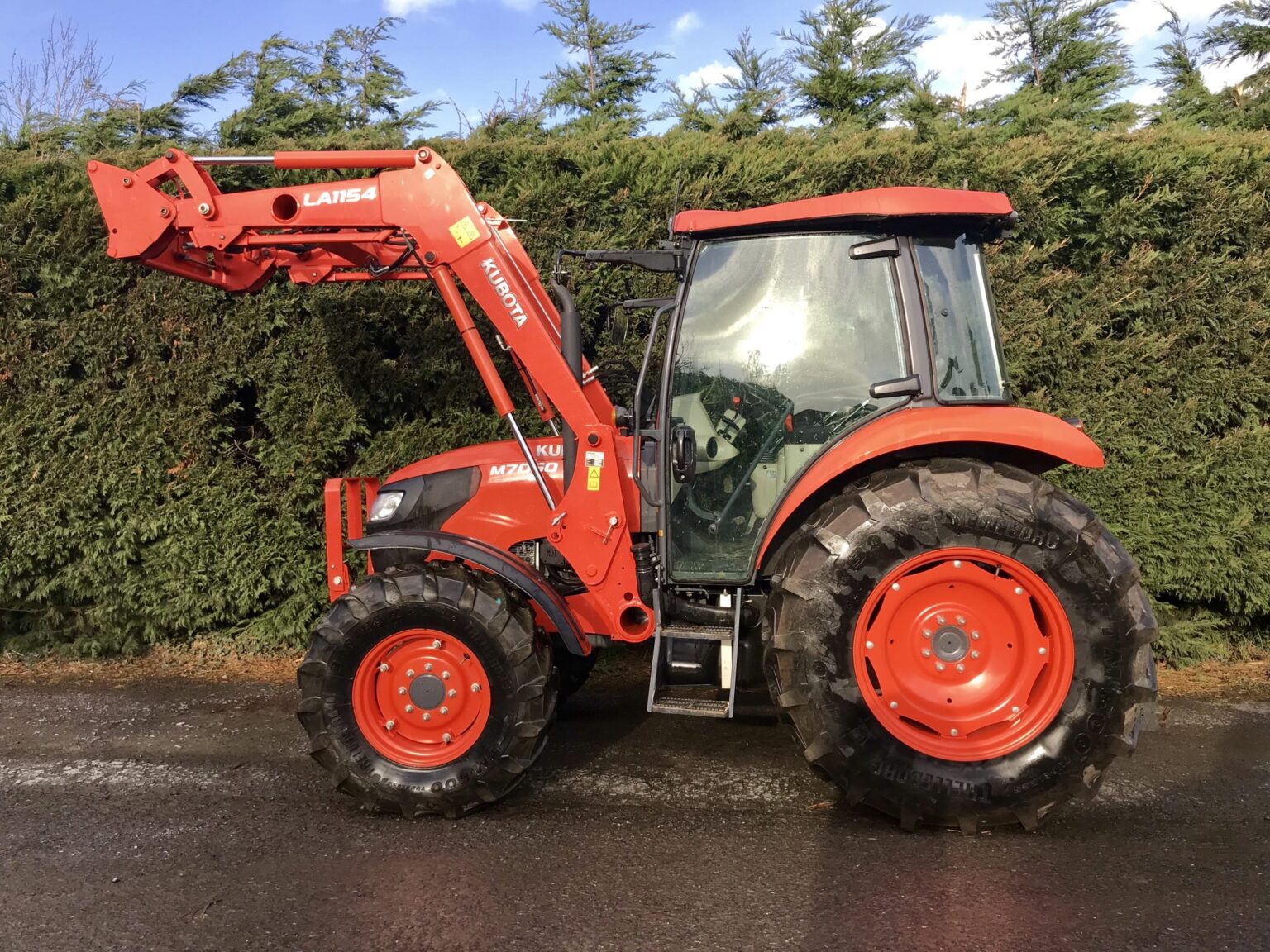 Kubota M7060 & loader Pallisers of Hereford Ltd