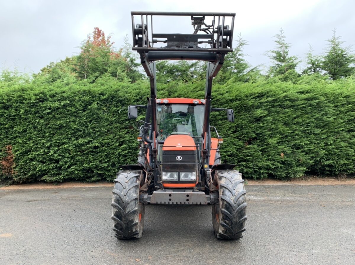 Kubota M128X & Quicke Q50 loader Pallisers of Hereford Ltd