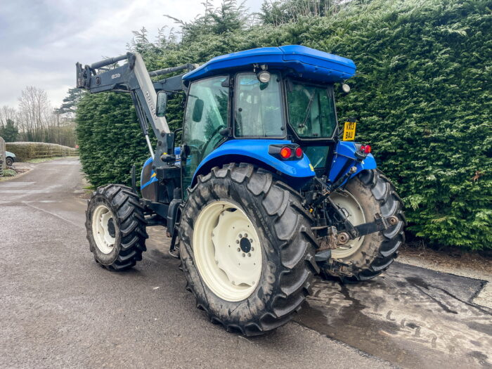 New Holland TD5.95 & loader