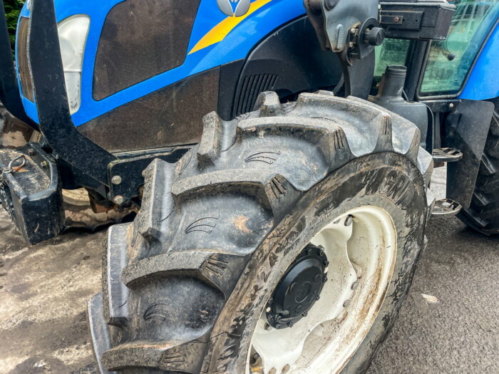 New Holland TD5.95 & loader