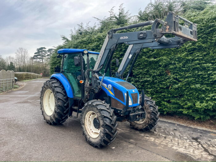 New Holland TD5.95 & loader