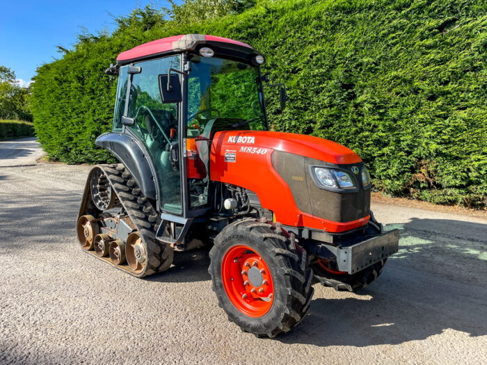 Kubota M8540 Power Crawler