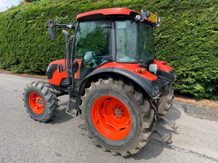 Kubota M4-073
