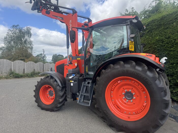 Demo Kubota M6-132