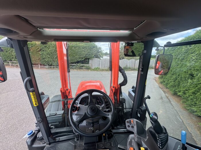 Demo Kubota M6-132