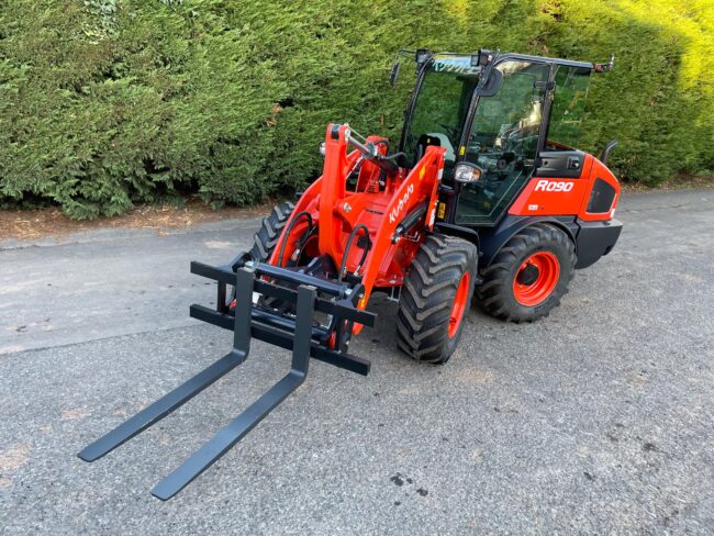 New Kubota R090 wheel loader