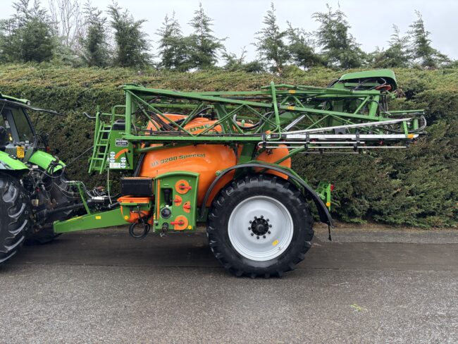 Amazone UX 3200 Special 24 metre trailed sprayer