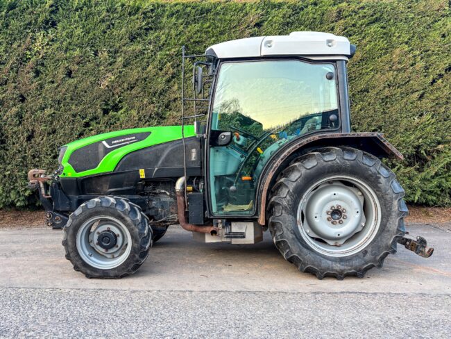 Deutz Fahr 5105 DS narrow vineyard