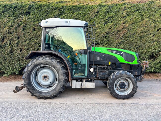 Deutz Fahr 5105 DS narrow vineyard