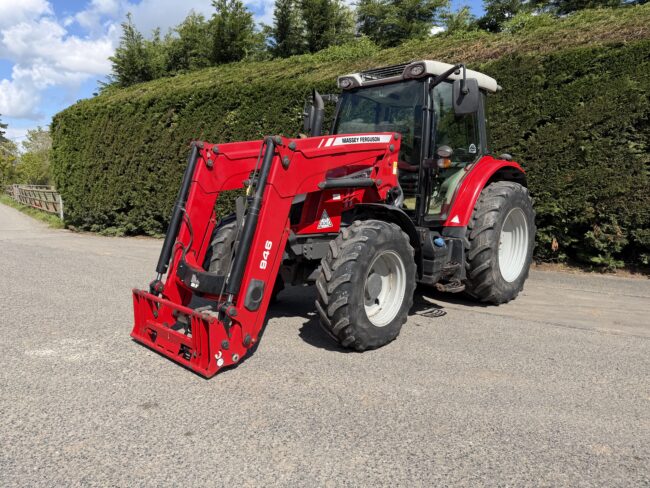 Massey Ferguson 5712S
