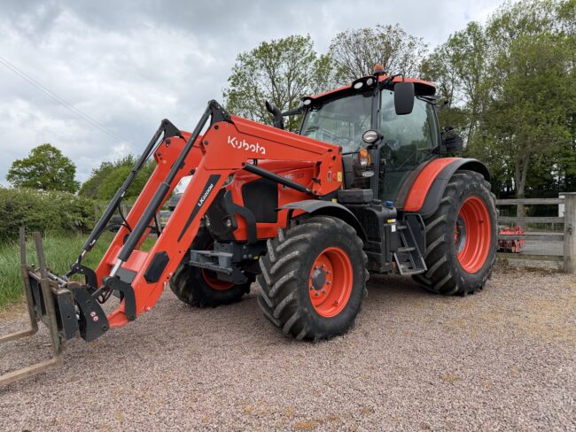 Kubota m6-132