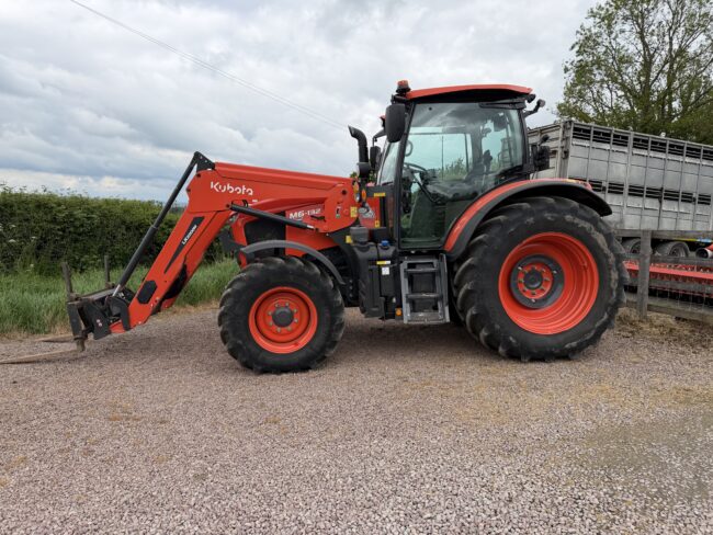 Kubota m6-132