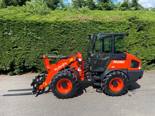 NEW Kubota R090