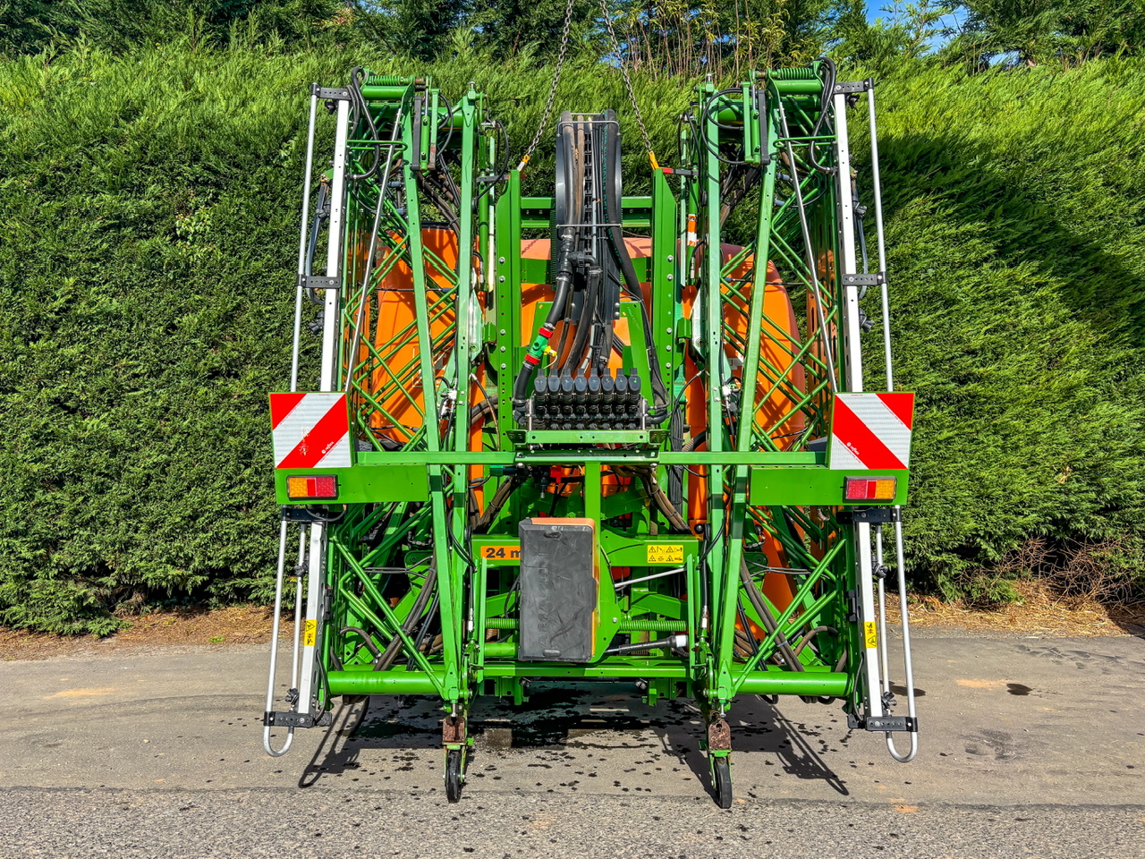 Amazone UF1801 24 metre mounted sprayer Amazone UF1801 24 metre mounted sprayer