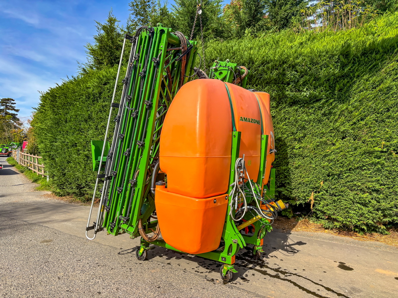 Amazone UF1801 24 metre mounted sprayer Amazone UF1801 24 metre mounted sprayer