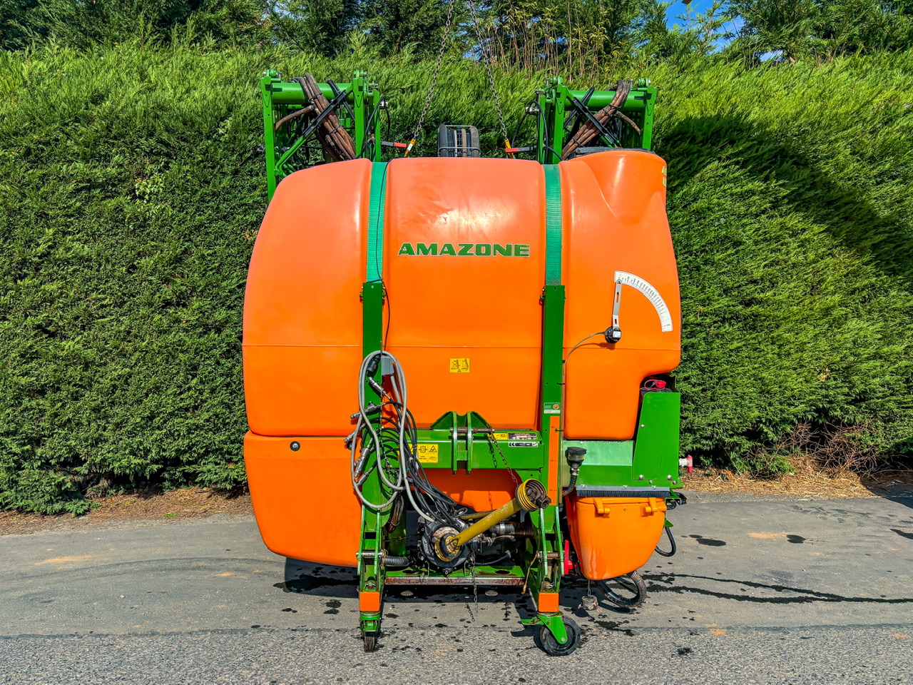 Amazone UF1801 24 metre mounted sprayer Amazone UF1801 24 metre mounted sprayer