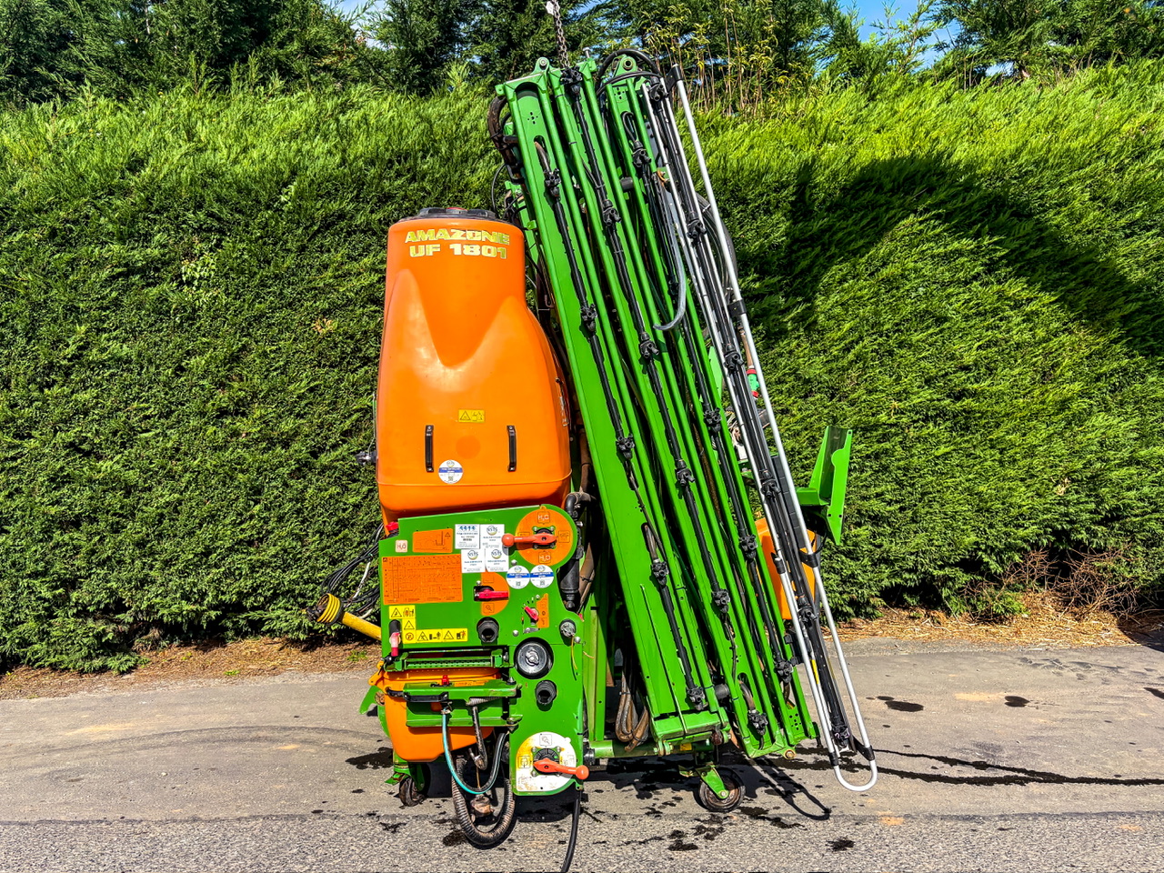Amazone UF1801 24 metre mounted sprayer Amazone UF1801 24 metre mounted sprayer