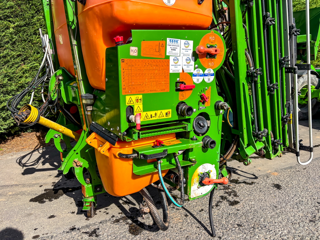 Amazone UF1801 24 metre mounted sprayer Amazone UF1801 24 metre mounted sprayer